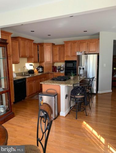 6766 Sycamore Park Dr, Haymarket VA  20169-2995 exterior