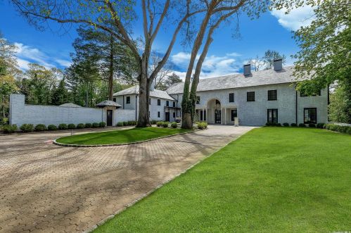 7 Stone Arch Rd, Westbury, NY 11568-1122