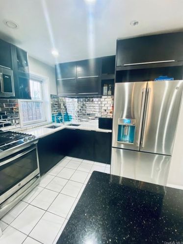 3352 Fish Ave, Bronx, NY 10469-2910