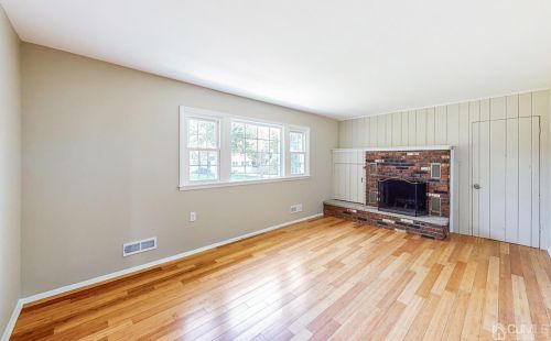 24 Colburn Rd, East Brunswick, NJ 08816-1104