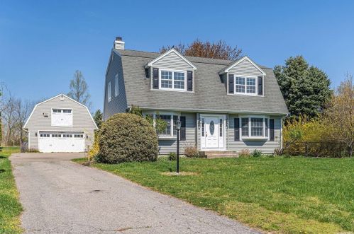 470 Oriole Dr, Southold, NY 11971-2911