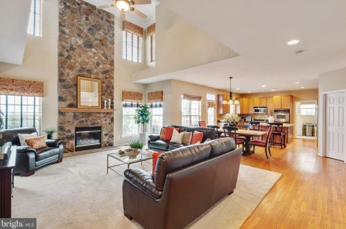 8701 Lords View Loop, Gainesville VA  20155-5806 exterior