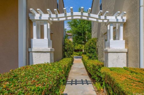 26912 Carmelita Dr, Santa Clarita, CA 91355-4973