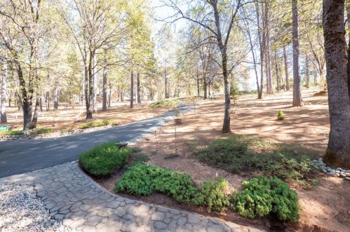 14812 Winding Creek Ct, Grass Valley, CA 95949-7514
