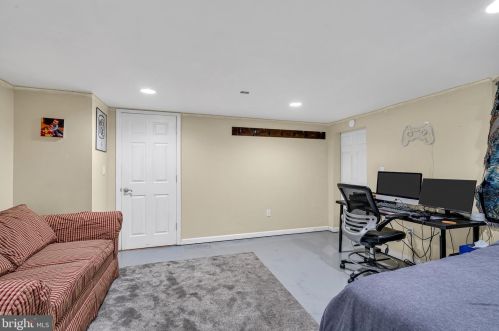 16 Bayberry Rd, Princeton NJ  08540-7417 exterior