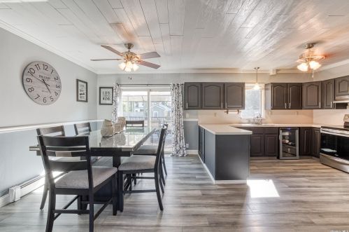 661 East Dr, North Lindenhurst NY  11757-3106 exterior