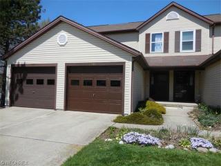 570 Topaz Ln, Brunswick, OH 44212-1127