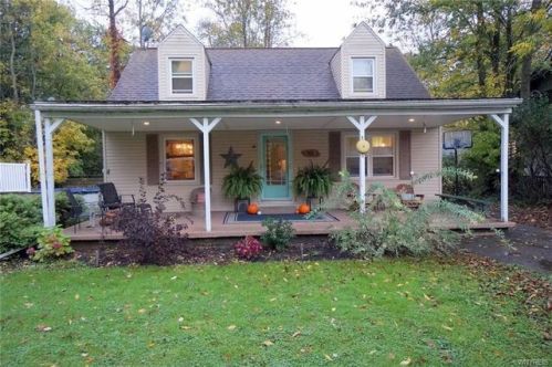 363 Taft Ave, Angola, NY 14006-9471