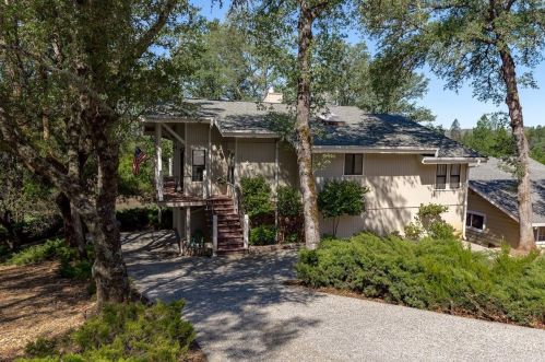 18647 Jayhawk Dr, Lake Wildwood, CA 95946-9214