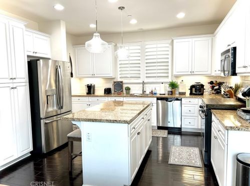 21737 Propello Dr, Santa Clarita CA  91350-8542 exterior