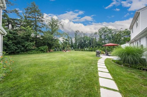 72 Maple Ave, Fishkill NY  12524-2213 exterior