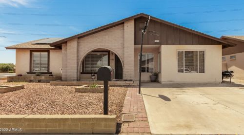 9618 66th Dr, Glendale, AZ 85302-2805