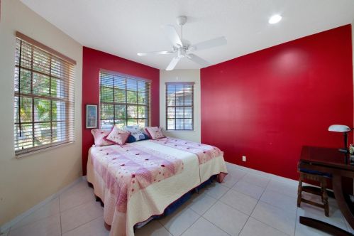 7110 Veneto Dr, Boynton Beach FL  33437-3741 exterior