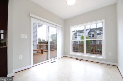 209 Hawks View Sq, Leesburg VA  20175-4103 exterior