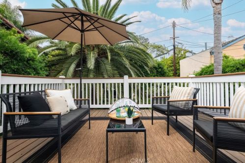 593 26th St, Manhattan Beach CA  90266-2208 exterior