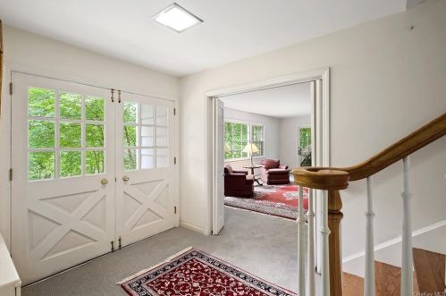 127 Oliver Rd, Bedford, NY 10506-1542