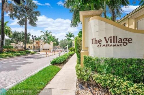 9049 19th St, Hollywood FL  33024-3206 exterior