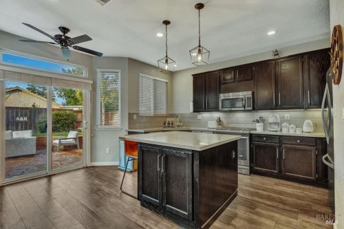 667 Poppy Cir, Vacaville CA  95687-7252 exterior