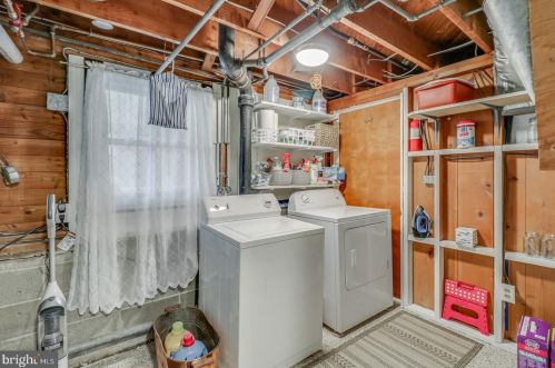 121 School Pl, Slaughter Beach DE  19963-1821 exterior