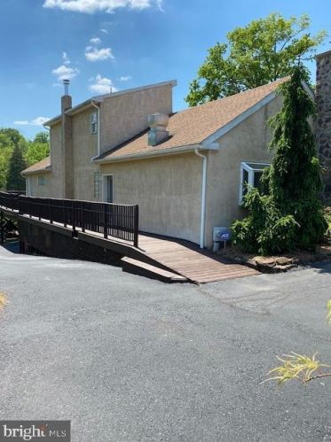 3532 Arcola Rd, Collegeville, PA 19426-3462