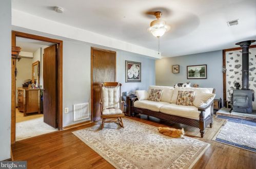 2402 Youngs Dr, Haymarket VA  20169-1532 exterior