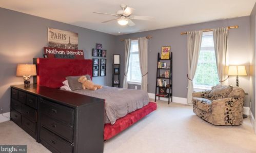 466 Black Swan Ln, Berwyn PA  19312-1908 exterior