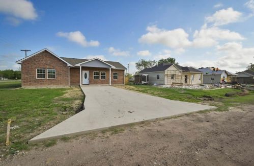 310 1st St, Kerens, TX 75144-6136
