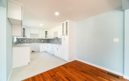27 Garrigus Ct, Waterbury CT  06716-3103 exterior