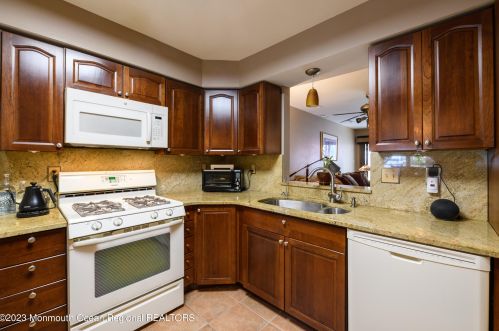 28 Lisa Ct, Old Bridge, NJ 08857-3535