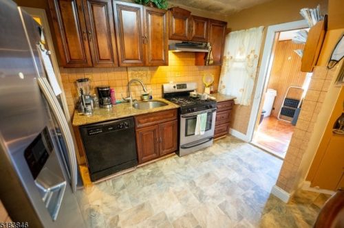 352 7 Ave, Roselle NJ  07203-2159 exterior