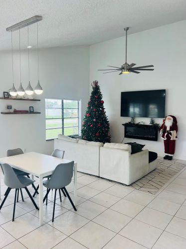 4475 Willow Pond Rd, West Palm Beach, FL 33417-8293