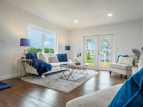 3201 Maritana Dr, Saint Petersburg FL  33706-4036 exterior