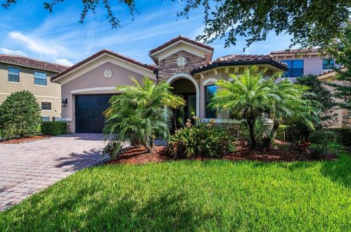 8317 Prestbury Dr, Orlando, FL 32832-6318