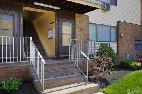 833 Cricket Ln, Woodbridge, NJ 07095-1591