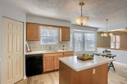 423 Kingsbrook Dr, Mc Donald PA  15057-2667 exterior