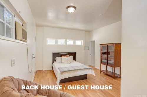 14639 Albers St, Van Nuys CA 91411-3713 exterior