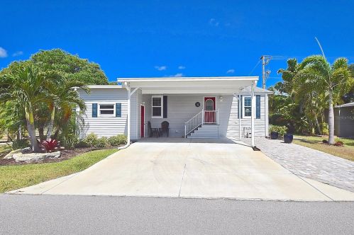 32 Castle Dr, Nokomis, FL 34275-1857