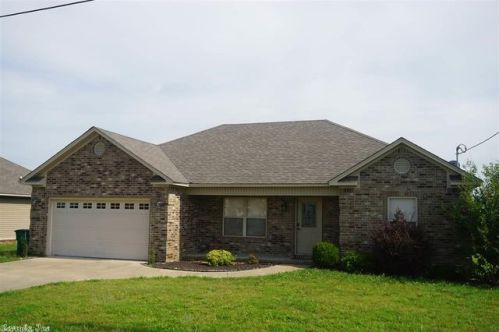 208 Pineview Dr, Beebe, AR 72012-9383