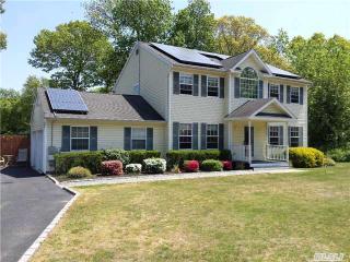 37 Pleasant Ave, South Setauket, NY 11720-4152