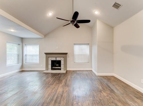 2521 Benbrook Blvd, Fort Worth TX  76109-2335 exterior