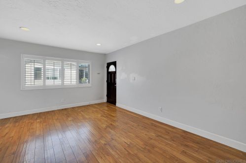 2045 Oliver Ave, San Diego CA 92109-5549 exterior