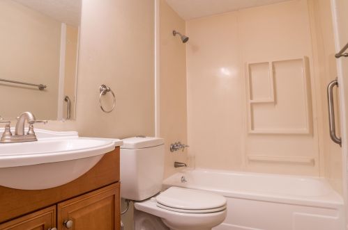 6114 Walnut Ct, Florence KY  41042-1333 exterior