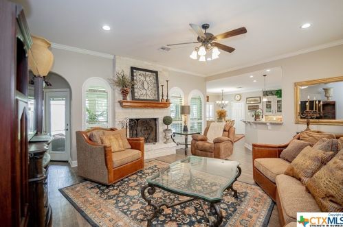 304 Windcrest Dr, Victoria TX  77904-3413 exterior