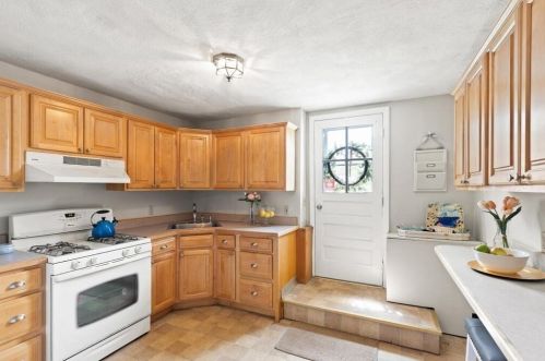 44 Houghton St, Woburn MA 01801-3551 exterior