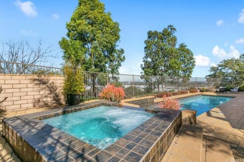 2168 Ridgeview Terrace Dr, Long Beach, CA 90755-1043