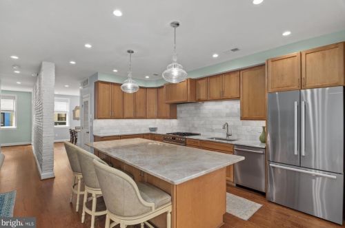 238 Parker St, Washington, DC 20002-3528