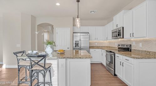 3669 Hyatt Ln, Gilbert, AZ 85295-3696