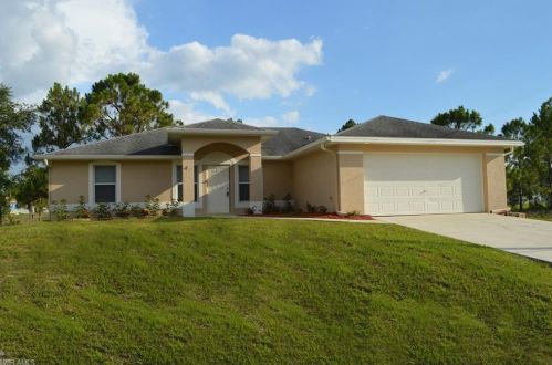2609 33rd St, Lehigh Acres, FL 33976-4548