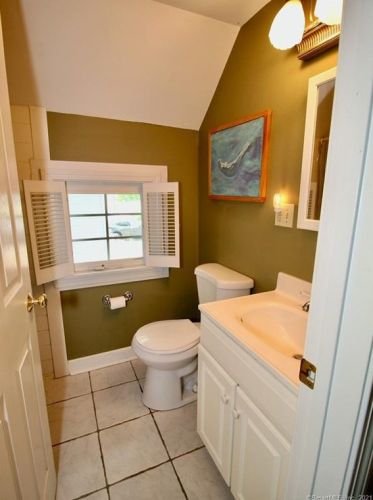 310 Main St, Wallingford CT  06492-2232 exterior