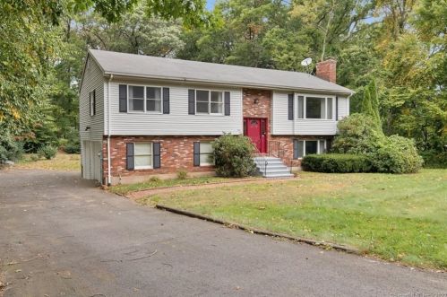 46 Woodward Dr, Waterbury, CT 06716-2823